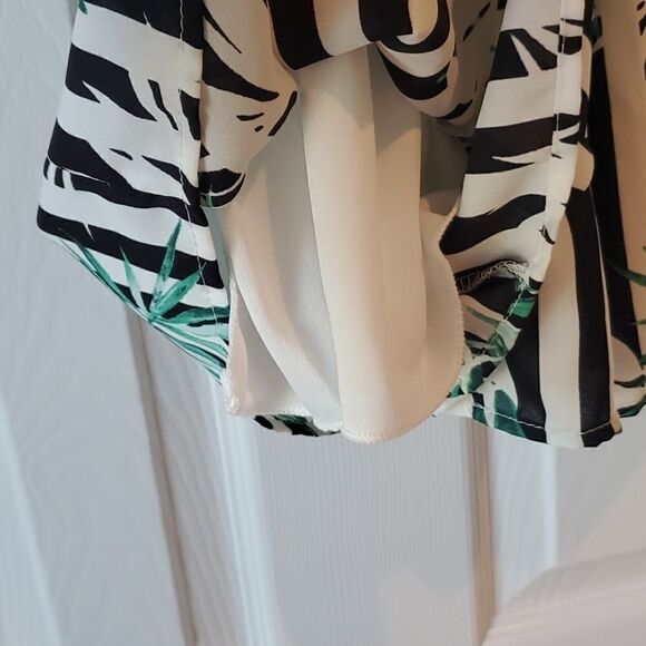 Everly Floral Leaf Palm Print Black and White Striped Surplice Shorts Romper Med - Picture 8 of 12